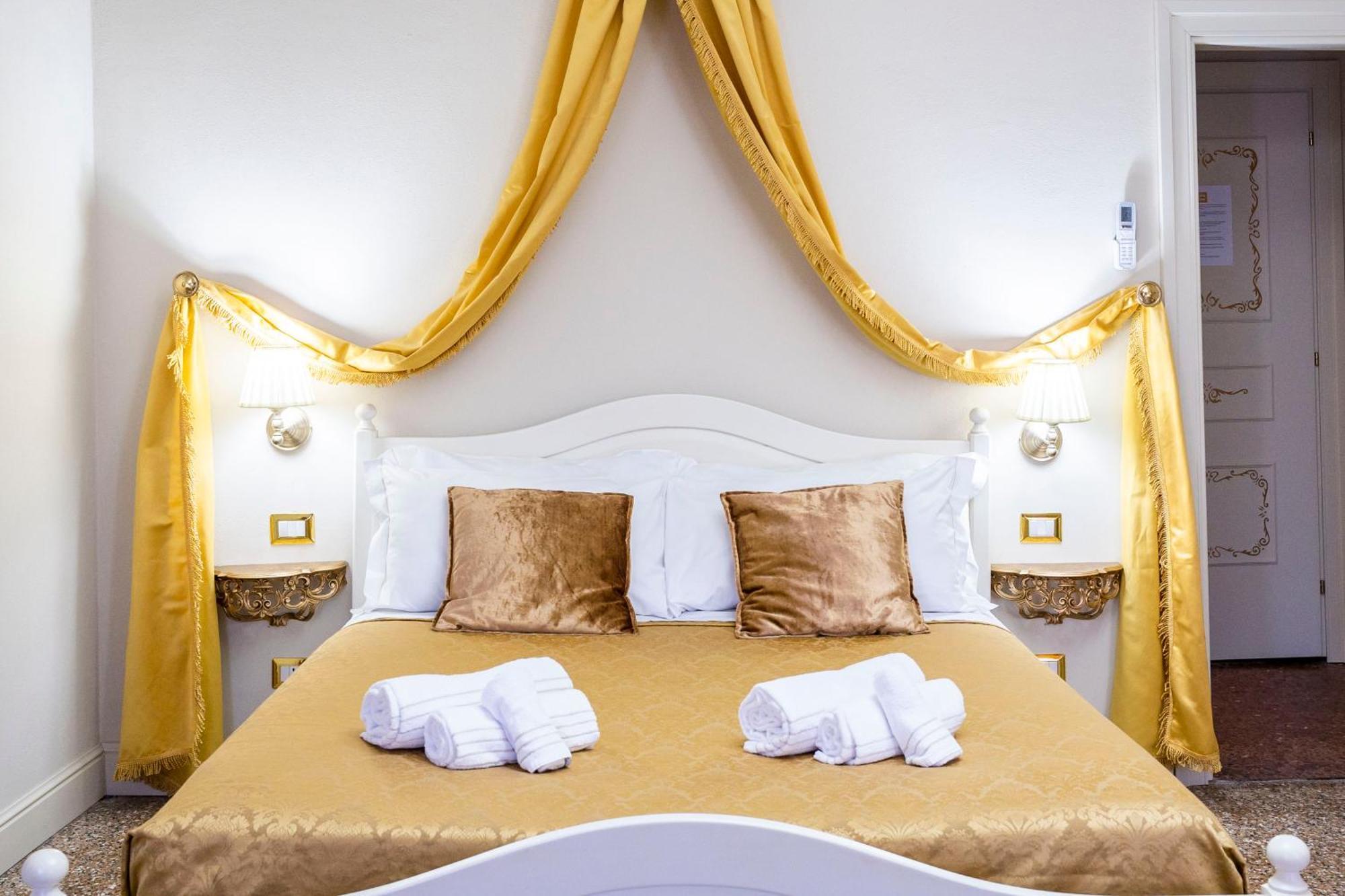Palazzo Titti Rialto Suites Venedig Exteriör bild