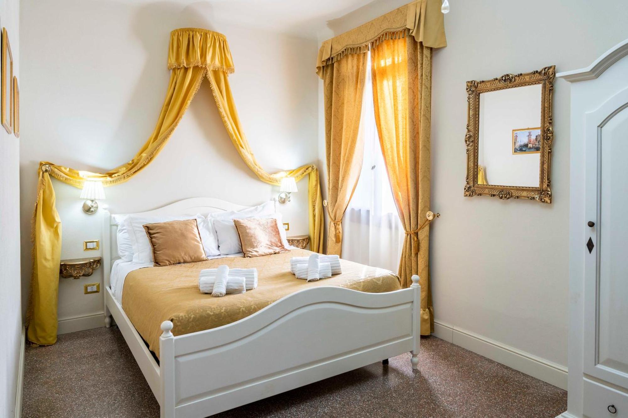 Palazzo Titti Rialto Suites Venedig Exteriör bild